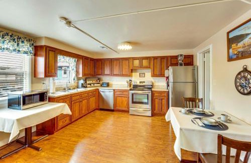 Elizabeth Apartment | Walk to Shops and Eats Apt in Downtown Elizabeth