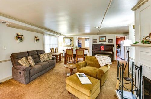 Elizabeth Apartment | Walk to Shops and Eats Apt in Downtown Elizabeth