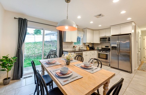Glen Cove Apartment | Walk to Shops & Dining: Glen Cove Apt w/Yard!