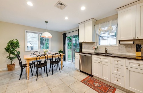 Glen Cove Apartment | Walk to Shops & Dining: Glen Cove Apt w/Yard!