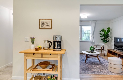 Glen Cove Apartment | Walk to Shops & Dining: Glen Cove Apt w/Yard!