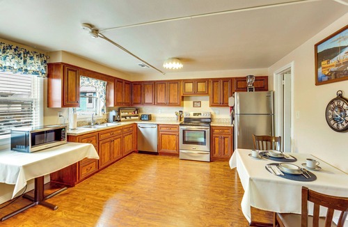 Elizabeth Apartment | Walk to Shops & Eats: Apt in Downtown Elizabeth