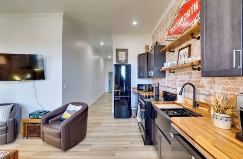 Emmett Apartment | Walk to Shops & Eats: Charming Dtwn Emmett Apt!