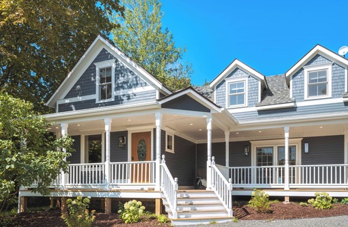 Bayfield House | Walk to Shops & Lake/Hiking, EV Charger, Fire Pit!