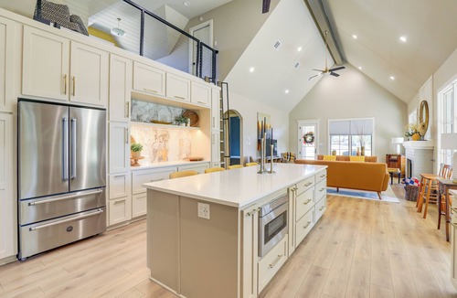 Ovilla House | Walk to Shops & Winery! Stylish Dtwn Ovilla Home