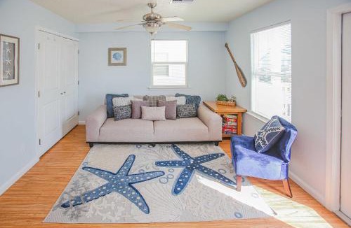 Surfside Beach House | Walk to Shore and Eats Surfside Beach Gem with Deck