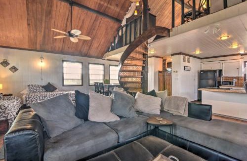 Surfside Beach Apartment | Walk to Shore: Cottage w/Deck in Surfside Beach!