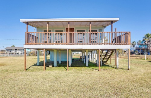 Surfside Beach Cottage | Walk to Shore! Family-friendly Surfside Beach Gem