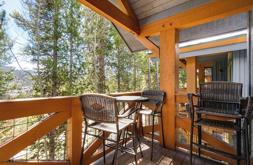 Four O'Clock Apartment | Walk to Shuttle, Lift & Main St! Breck Ski Base