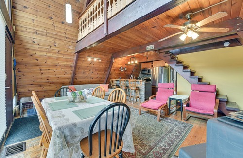 Hunter Cabin | Walk to Ski Lift! Charming Hunter A-Frame