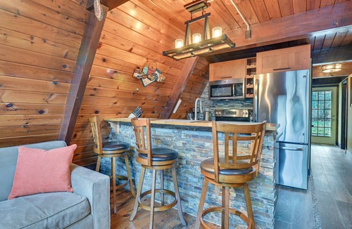 Hunter Cabin | Walk to Ski Lift! Charming Hunter A-Frame