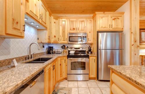 Deer Valley Apartment | Walk to Ski Slopes Trails Cozy 2-Bedroom 3-Bath Recently Renovated Condo with Pool Hot Tub BBQ and AC BBL-251 by KBM Resorts