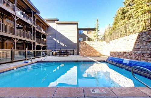 Deer Valley Apartment | Walk to Ski Slopes Trails Cozy 2-Bedroom 3-Bath Recently Renovated Condo with Pool Hot Tub BBQ and AC BBL-251 by KBM Resorts