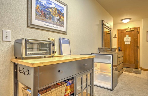 Four O'Clock Condo | Walk to Ski Slopes & Main St: Cozy Breck Condo!
