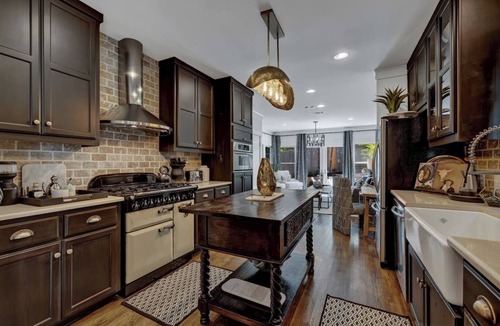 South River City House | Walk to South Congress | Austin Luxury | Hot Tub