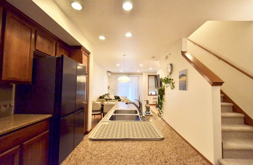 Lower Queen Anne House | Walk to Space Needle & Climate Pledge 3bd, 3.5bath, 2 patios, 2 EV Parking, AC