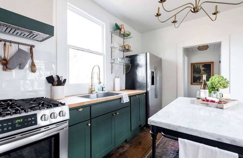 Fayetteville House | Walk to Square in Fayetteville | Chic w/Fire Pit