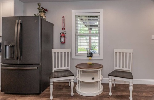 Arlington House | Walk to Stadium | 3BR w/Lush Yard + Patio