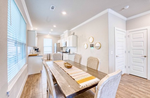 Fayetteville House | Walk-to-Stadium: 6BR Luxury Home w/En-Suite Baths