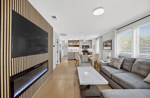 Central Arlington House | Walk to stadium! Cozy 2br house in historic Old Town Arlington