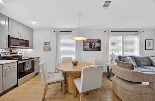 Central Arlington House | Walk to stadium! Cozy 2br house in historic Old Town Arlington