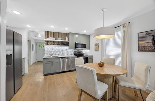 Central Arlington House | Walk to stadium! Cozy 2br house in historic Old Town Arlington