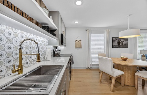 Central Arlington House | Walk to stadium! Cozy 2br house in historic Old Town Arlington