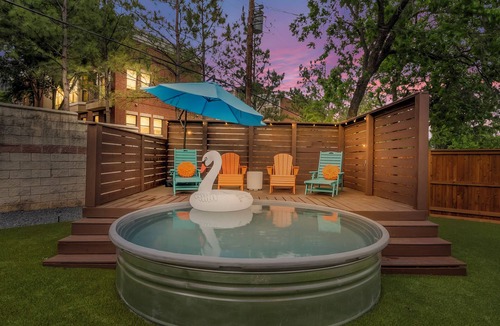 Arlington House | Walk to Stadiums + Outdoor Oasis + Pool