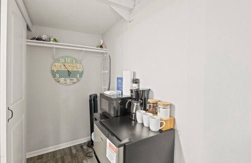 Watkins Glen House | Walk to state park, 6bed,Hot tub