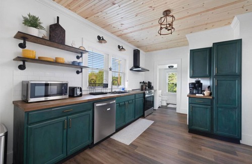 Bristol House | Walk to State Street - Remodeled Home