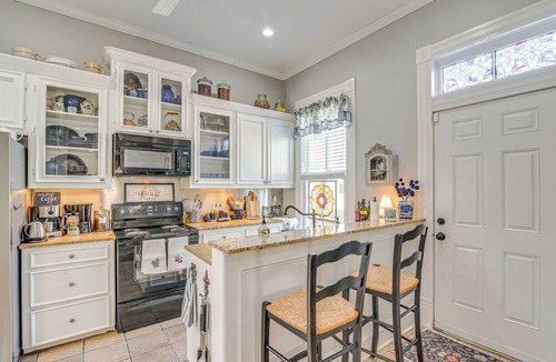 Galveston Cottage | Walk to Strand! Hideaway Haven Family Retreat
