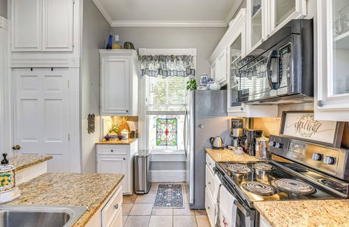 Galveston Cottage | Walk to Strand! Hideaway Haven Family Retreat