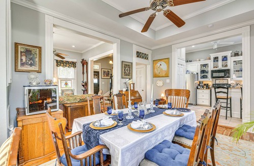 Galveston Cottage | Walk to Strand! Hideaway Haven Family Retreat