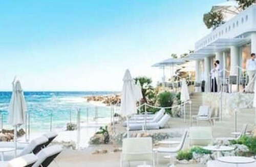 Roquebrune-Cap-Martin Villa | WALK TO THE OCEAN, stylish large 2BR with balcony