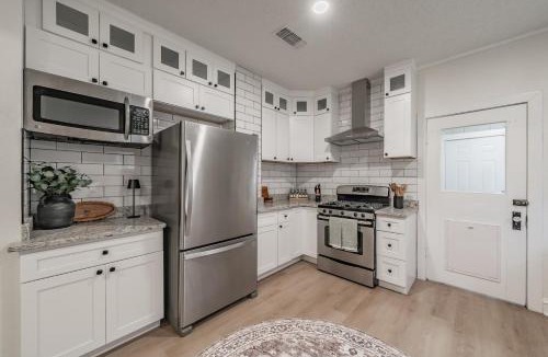 Fort Worth House | Walk To TCU-Boutique-Sleeps 6-2 King Beds