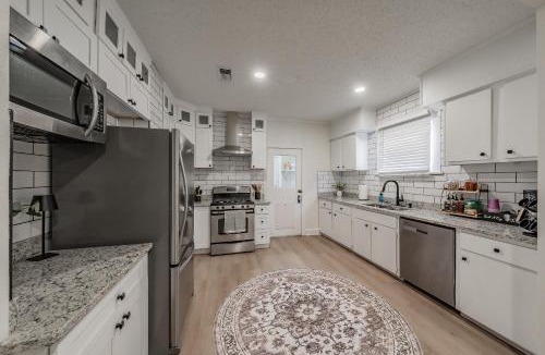 Fort Worth House | Walk To TCU-Boutique-Sleeps 6-2 King Beds