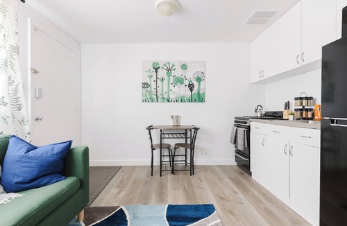 Riverside Apartment | Walk to Tempe Beach Park!
