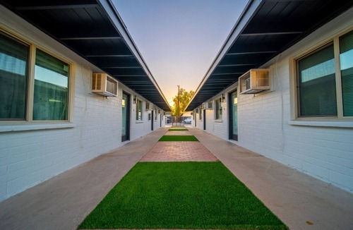 Riverside Apartment | Walk to Tempe Beach Park!