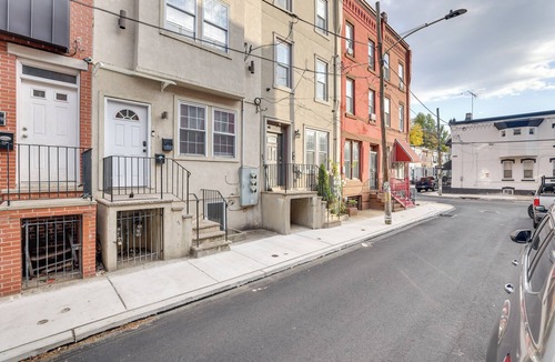 North Philadelphia West Apartment | Walk to Temple Campus! Updated Philly Rowhouse