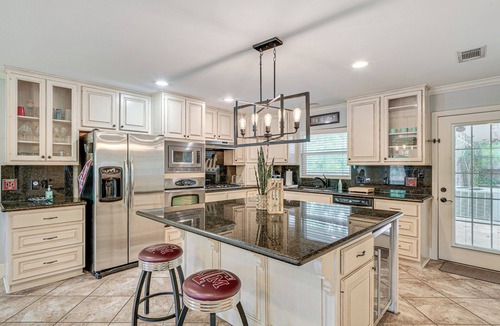 Redmond Terrace House | Walk to Texas A&M: College Station Home w/Yard!