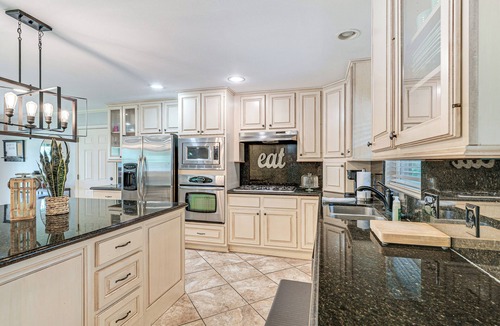 Redmond Terrace House | Walk to Texas A&M: College Station Home w/Yard!