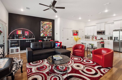 Arlington House | Walk to the Arlington Grand Prix from the new Luxurious Condo w/Premium Amenities! Rooftop Retreat w views of stadiums, private garage & gated entry. Book Now to stay at the New Ruby Lux Skyline Retreat!