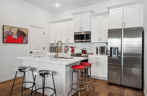 Arlington House | Walk to the Arlington Grand Prix from the new Luxurious Condo w/Premium Amenities! Rooftop Retreat w views of stadiums, private garage & gated entry. Book Now to stay at the New Ruby Lux Skyline Retreat!