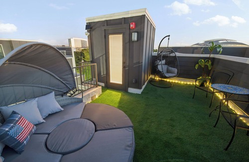 Arlington House | Walk to the Arlington Grand Prix from the new Luxurious Condo w/Premium Amenities! Rooftop Retreat w views of stadiums, private garage & gated entry. Book Now to stay at the New Ruby Lux Skyline Retreat!