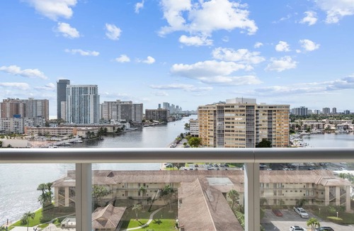 Hallandale Beach Apartment | Walk To The Beach - Beachside Services -12th Floor