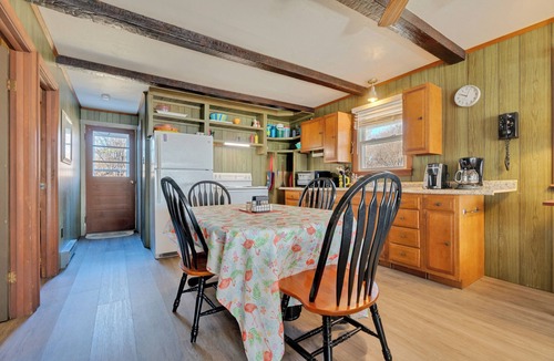 York Beach Cottage | Walk to the Beach | Ample Parking