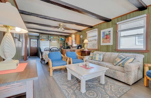 York Beach Cottage | Walk to the Beach | Ample Parking