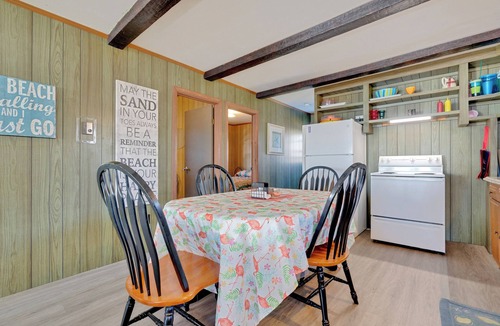 York Beach Cottage | Walk to the Beach | Ample Parking