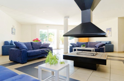 Saint-Briac-sur-Mer Condo | Walk to the Beach! Bright Saint-Briac Retreat