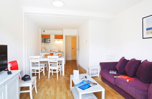 Saint-Briac-sur-Mer Condo | Walk to the Beach! Bright Saint-Briac Retreat